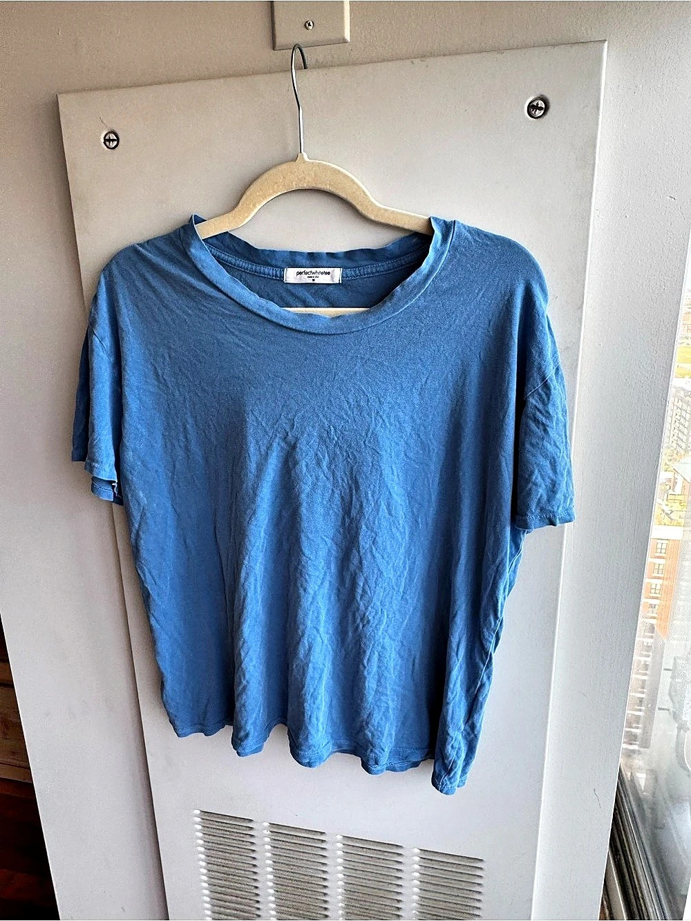 Perfect White Tee Blue Relaxed Crew Neck Short Sleeve Tee Size M